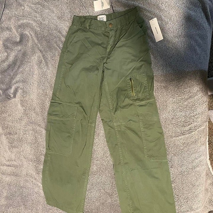 Affordable BDG Y2K CARGO WIDE LEG PANTS BRAND NEW WITH 