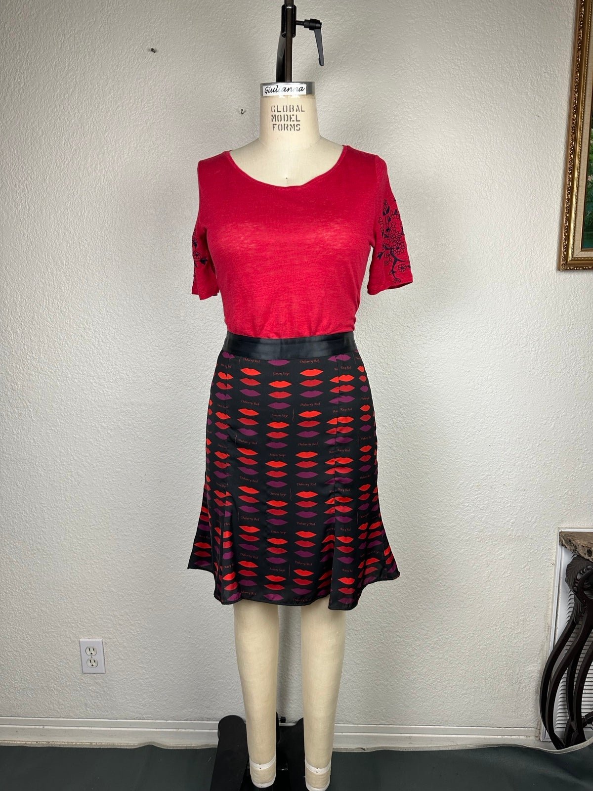 Classic Banana Republic Skirt Size 10 Black/Red Silky F