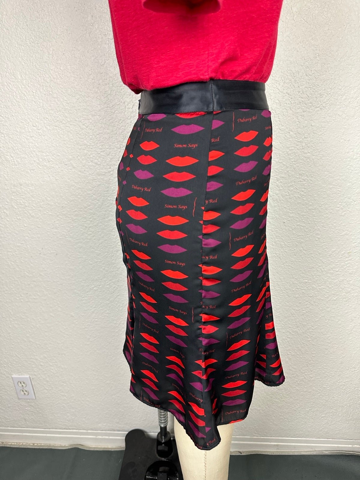 Classic Banana Republic Skirt Size 10 Black/Red Silky Fited/Flow hnq1jqQKH for sale