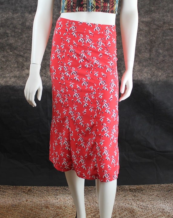 save up to 70% Red Floral Print Straight Skirt By Divid