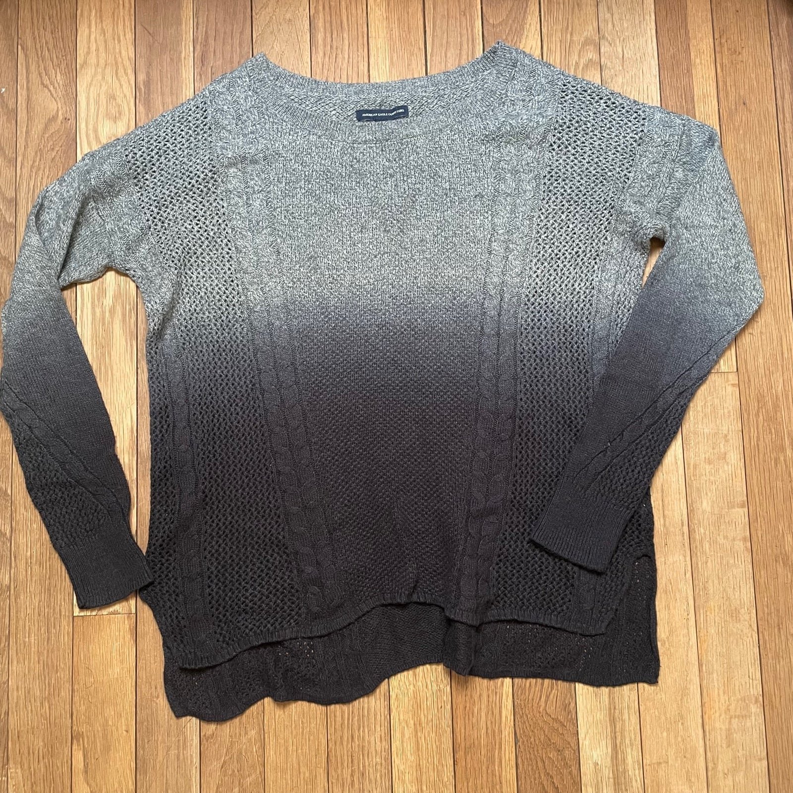 High quality American eagle Ombré sweater Size Small m8