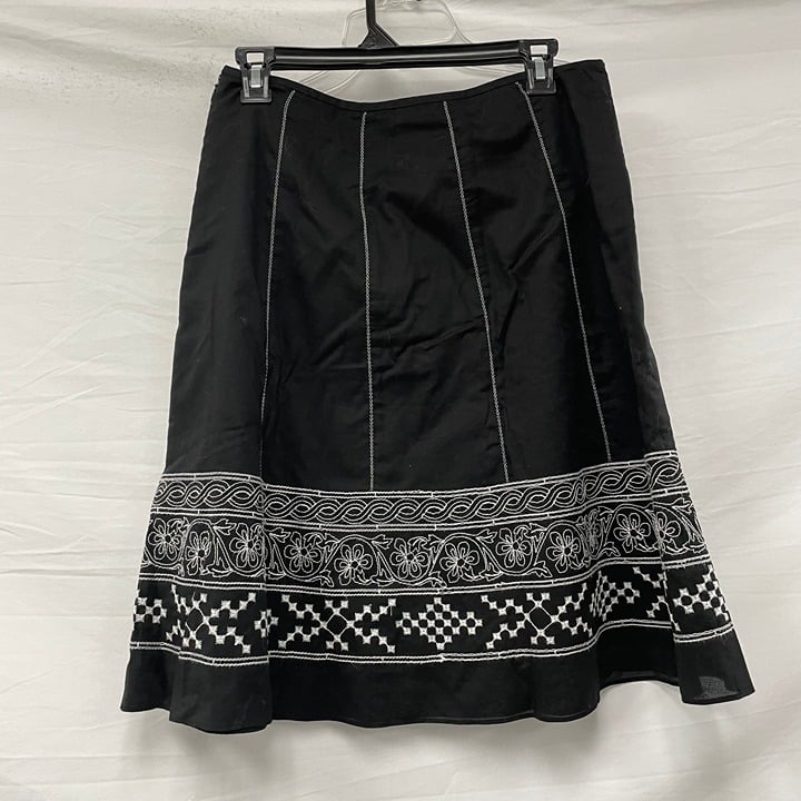 large selection Ann Taylor Black Embroidered Skirt Size