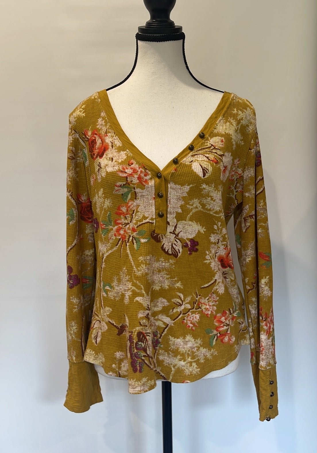 Simple Anthropologie Pilcro Yellow Gold Floral V Neck T