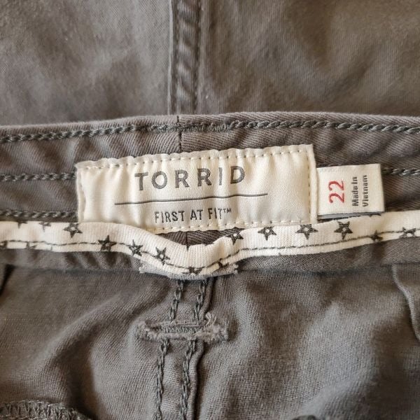 Classic Torrid Fast At Fit Gray Chino Shorts Size 22 omFUrEubI Outlet Store