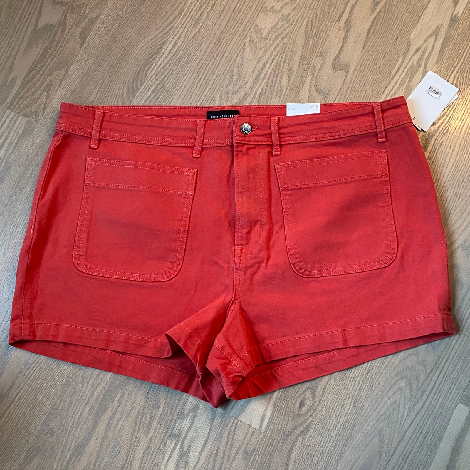 Special offer  NWT front pocket Jean red denim shorts s