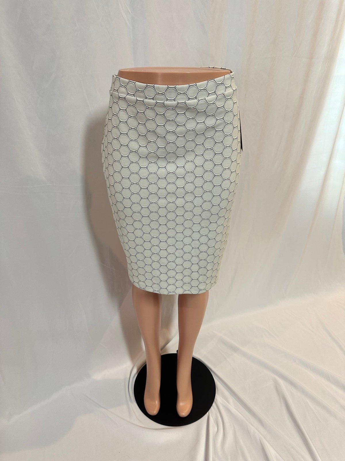 save up to 70% NWT Leota Ivory Black Dot Luxe Jacquard 