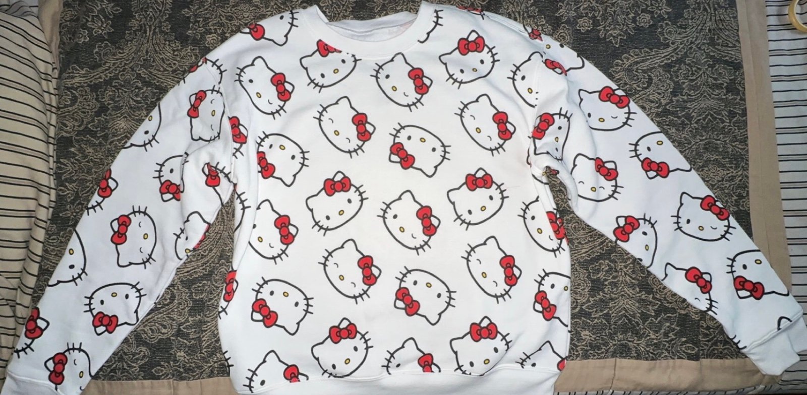 Stylish Hello Kitty crewneck pullover sweaters FjS07LN4