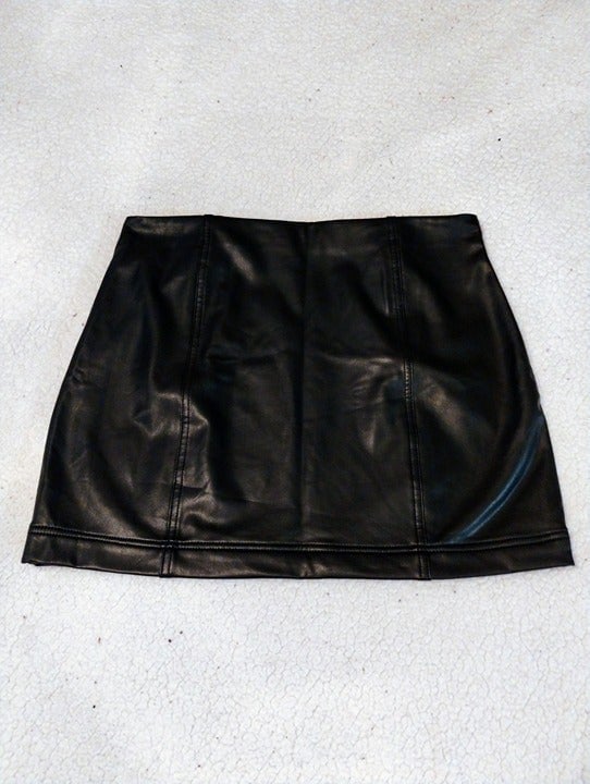 big discount Tinseltown Black Zippered Leather Skirt - 