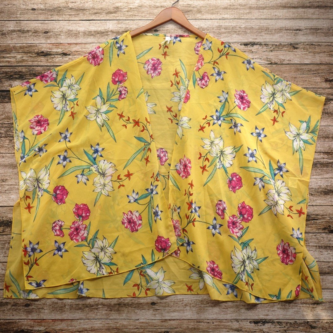 Simple Live 4 Truth Women´s Size 3X Yellow Floral 