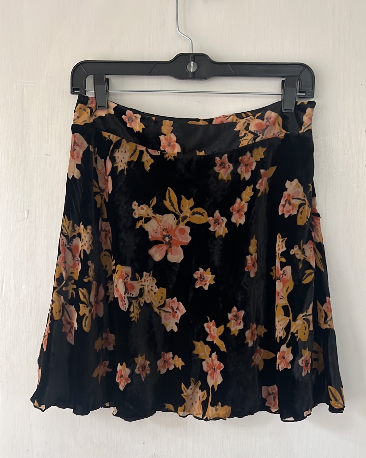 good price Free People velvet floral mini skirt size 4 