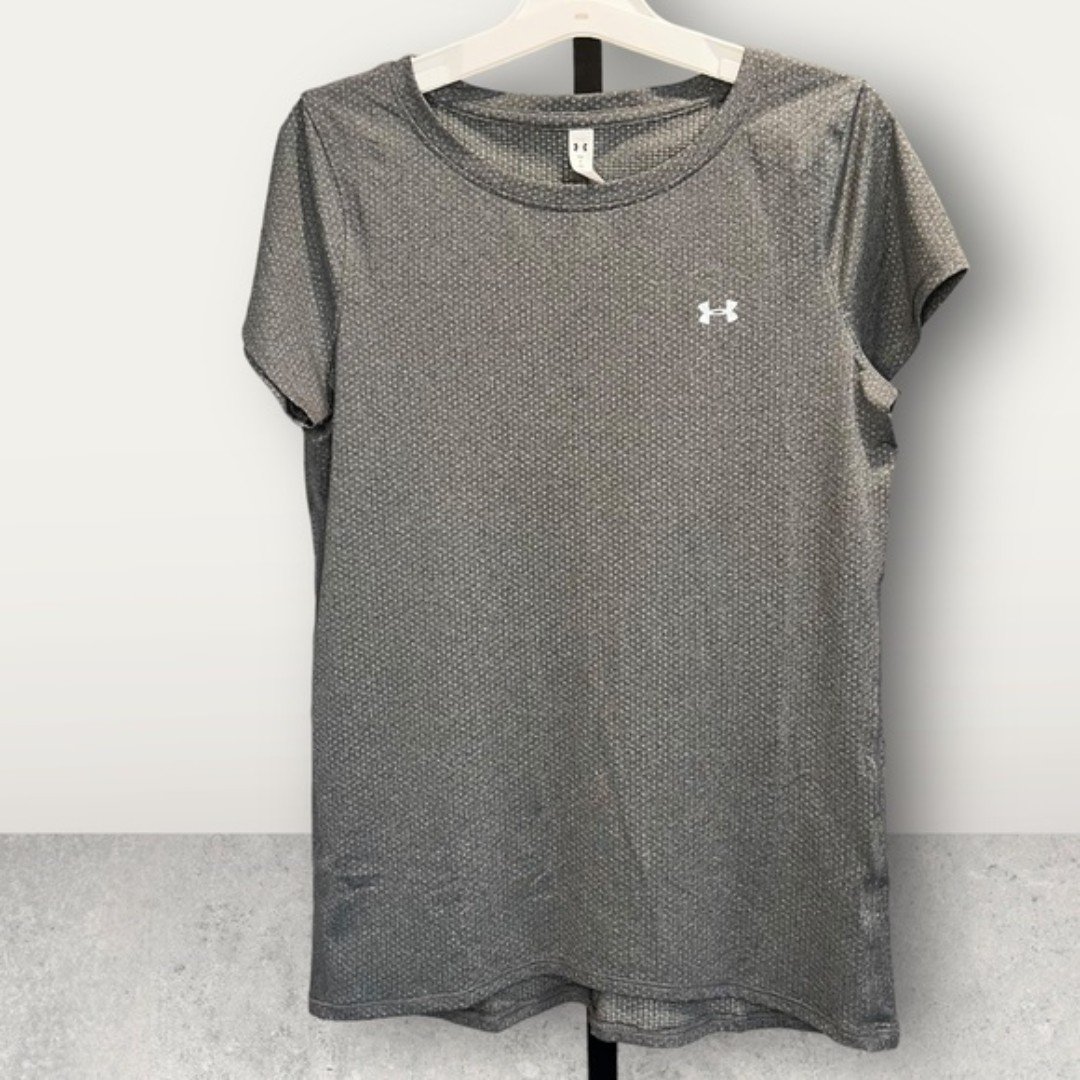 Beautiful NWT ~ UA / UNDER ARMOUR GRAY FITTED SHIRT wom