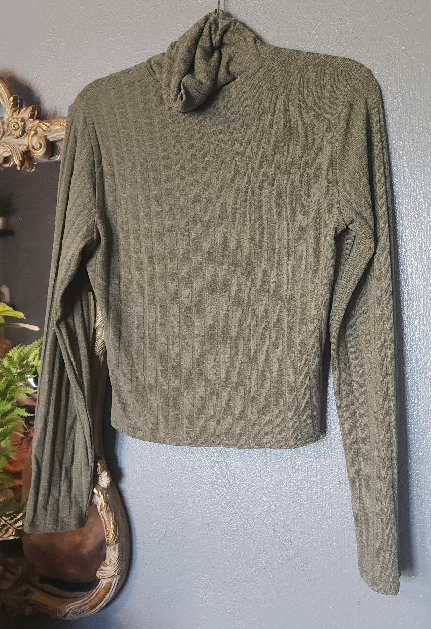 floor price PLANET GOLD Green Cropped Turtleneck W/ Ribbed Detail BRAND NEW W/ TAG Size L JqCqGIqin Counter Genuine 
