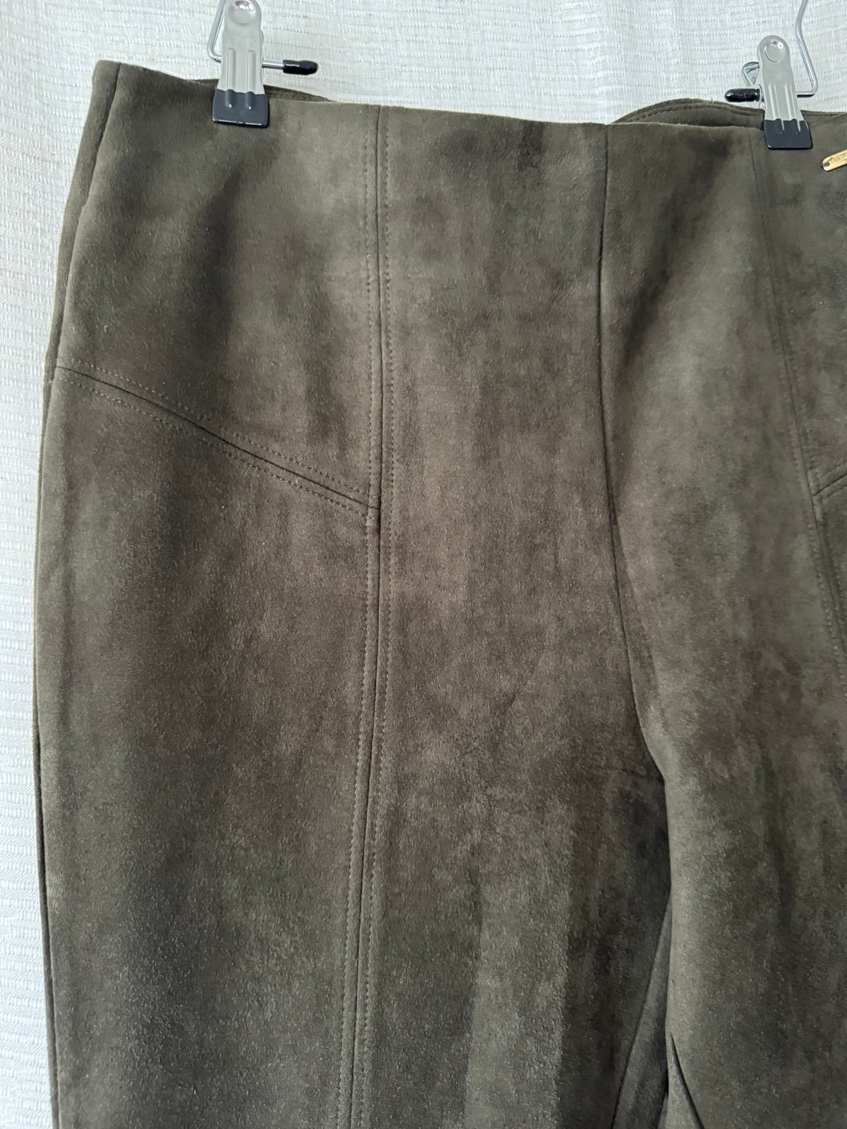 The Best Seller Andrew Marc Womens M Pull On Faux Suede tapered pants Stretch Olive Green jl2ZoHK35 Zero Profit 