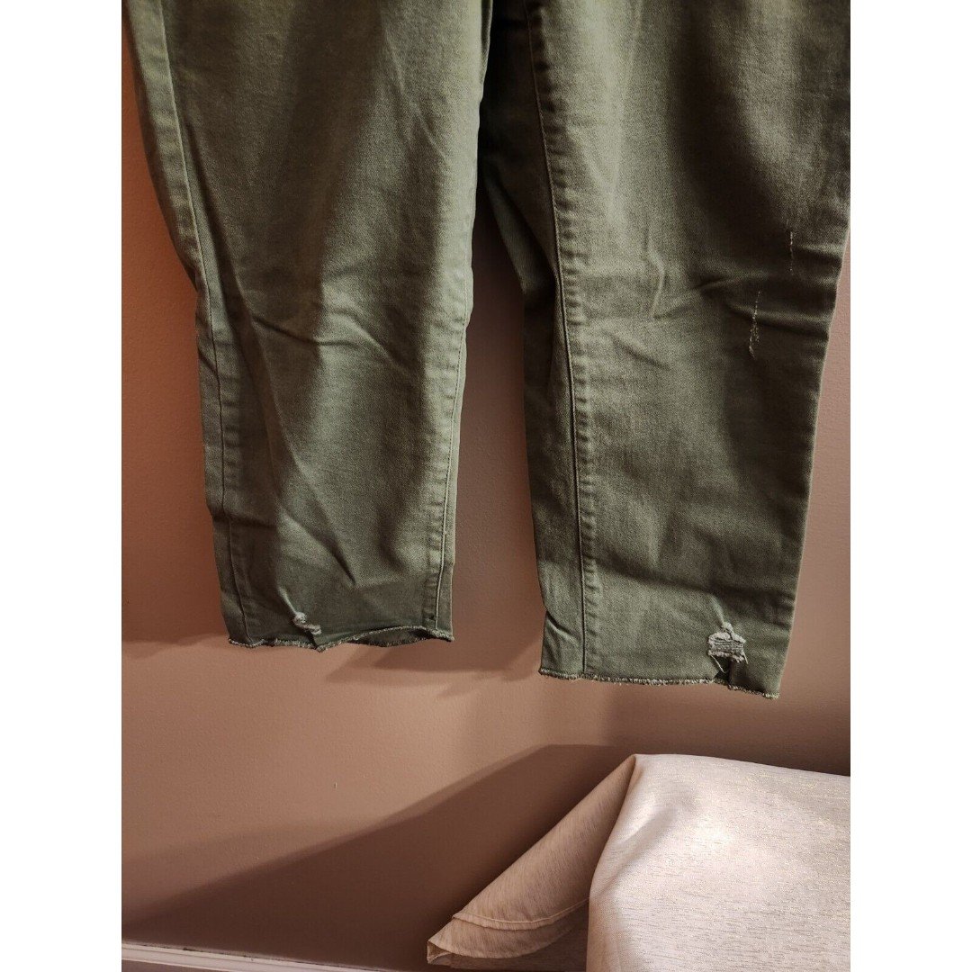 Simple Time and Tru Mid Rise Olive Green Cropped Jeans Raw Hem Distressed Size 12 OFrgWl9PA Hot Sale