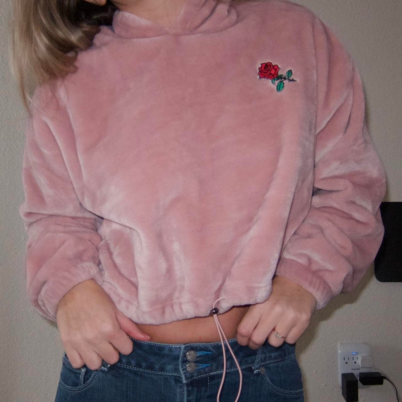 Comfortable Fuzzy Rose Embroidered Cropped drawstring s