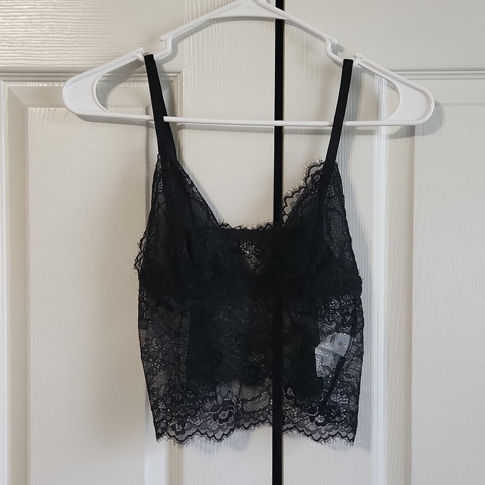 Simple Women´s Black Sexy Sheer Lace V-neck Spaghe