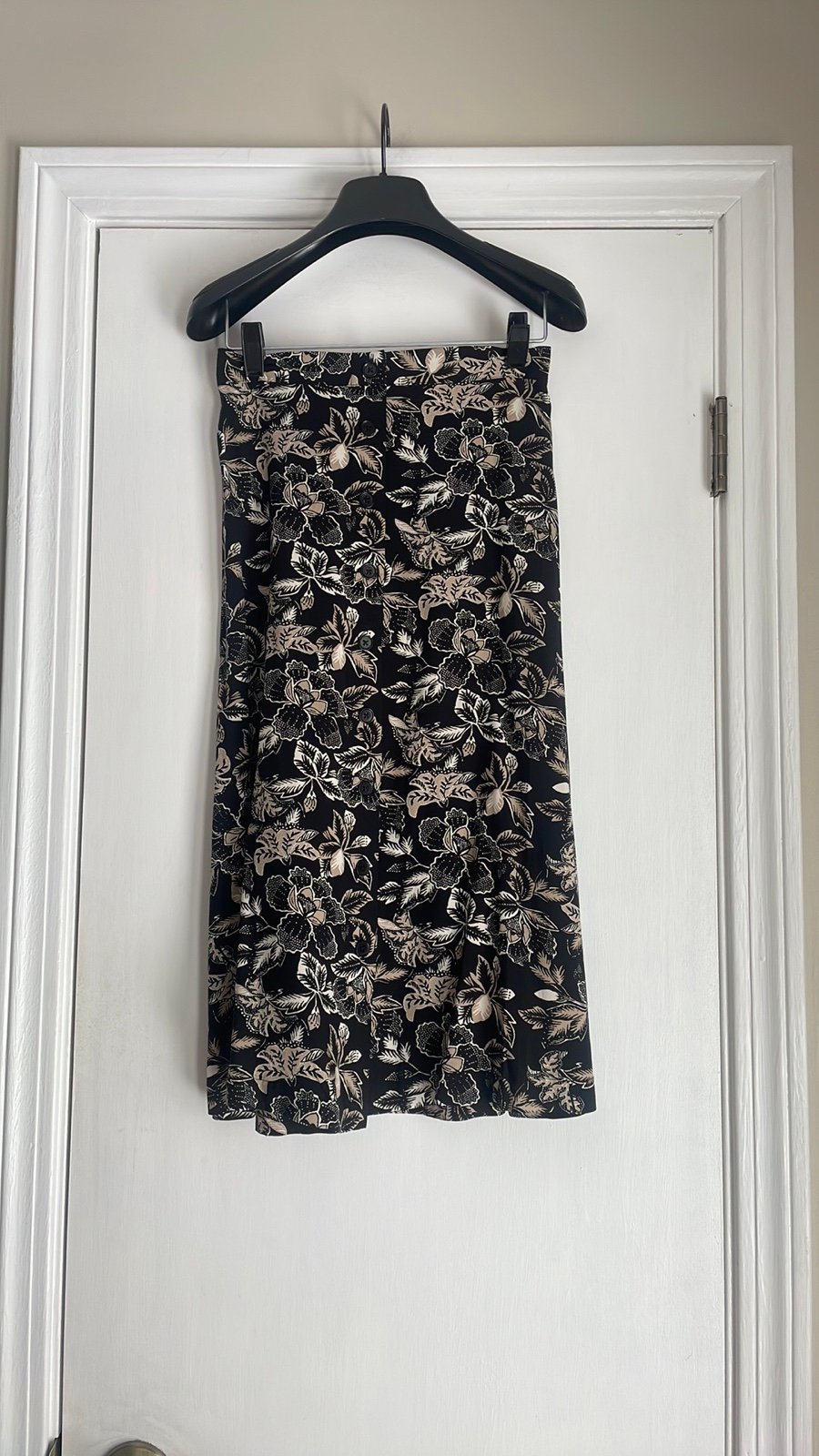 where to buy  Old Navy Black Floral Button Front Skirt 