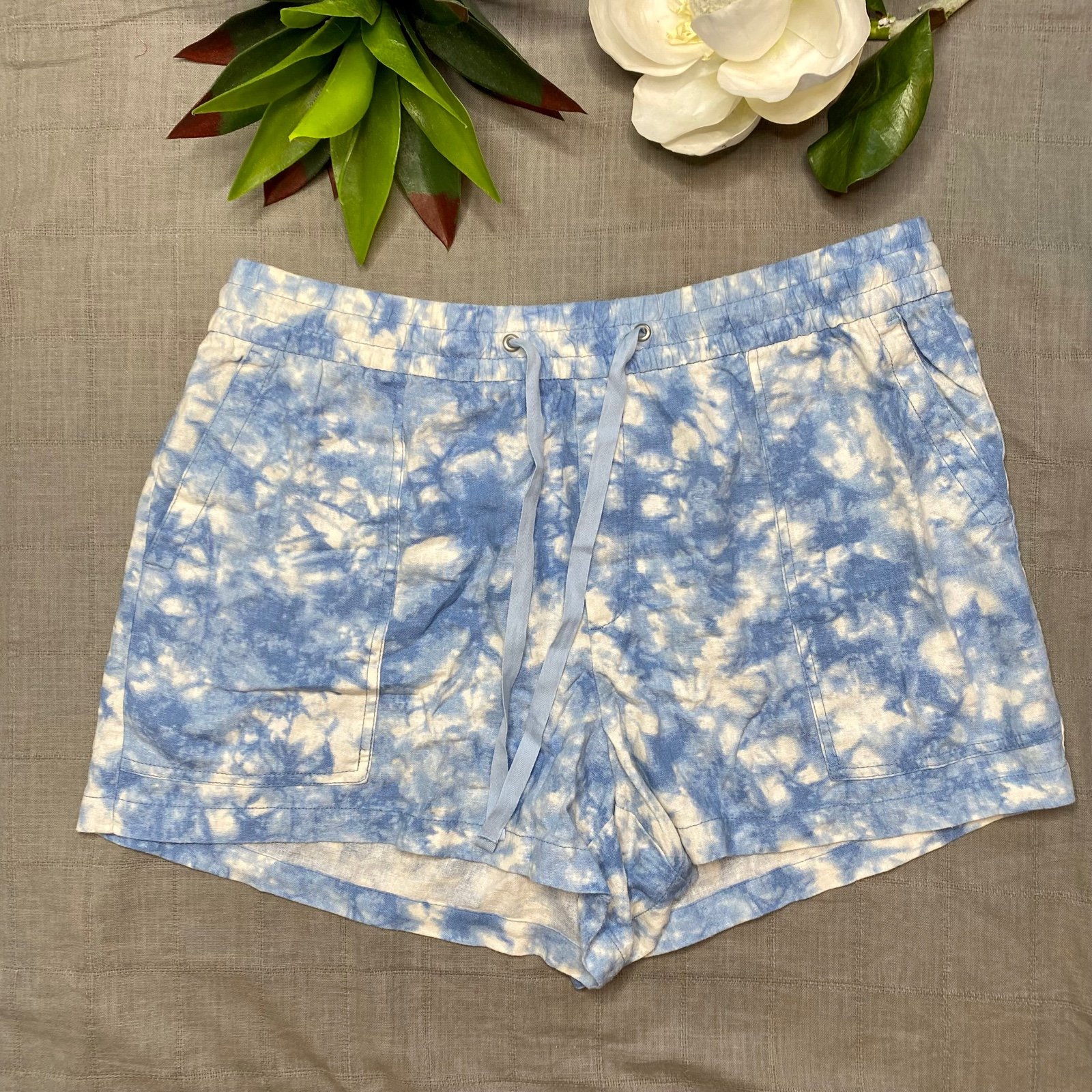 The Best Seller Tie dye blue and white pull on shorts p