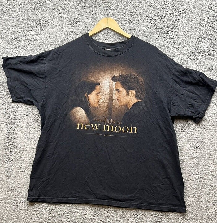 Latest  Twilight Saga Movie Promo New Moon Graphic T-Shirt n0qLoRAhU US Sale