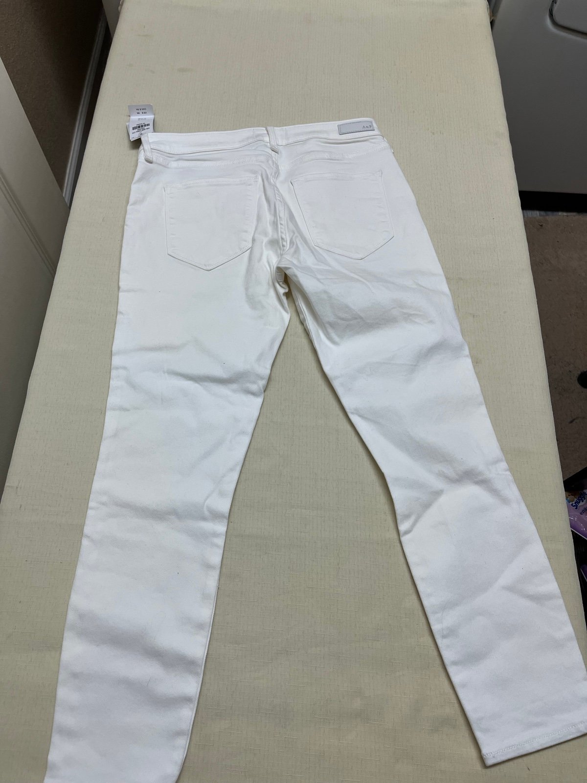 Perfect NWT Abercrombie & Fitch size 2 short (26w) White Harper low rise ankle jeans K9E9uFERF just for you