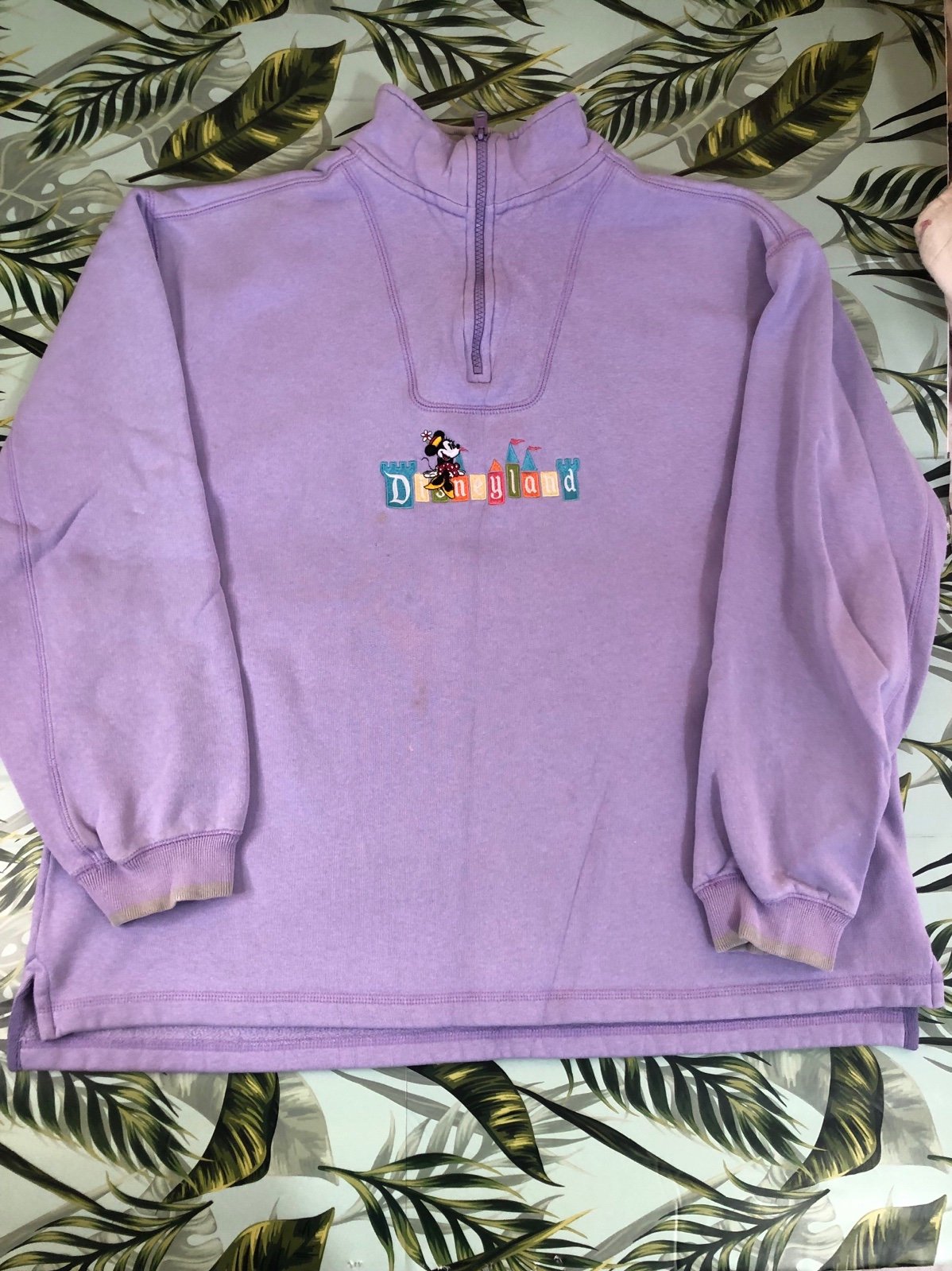 large selection Vintage Disneyland pull over sweater lZ
