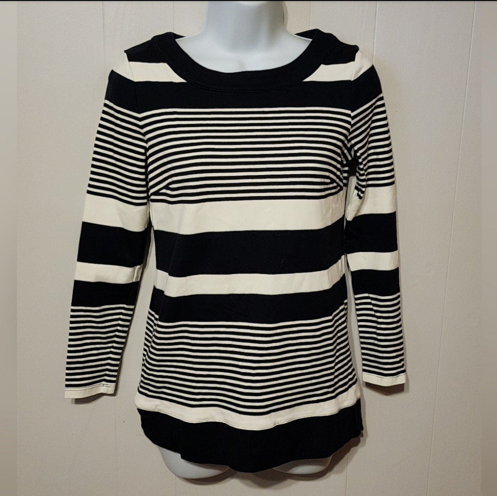 large selection Talbots Sweatshirt Size P Petite Black White Striped Long Sleeve Round Neck B165 M2dv5eBQ6 on sale