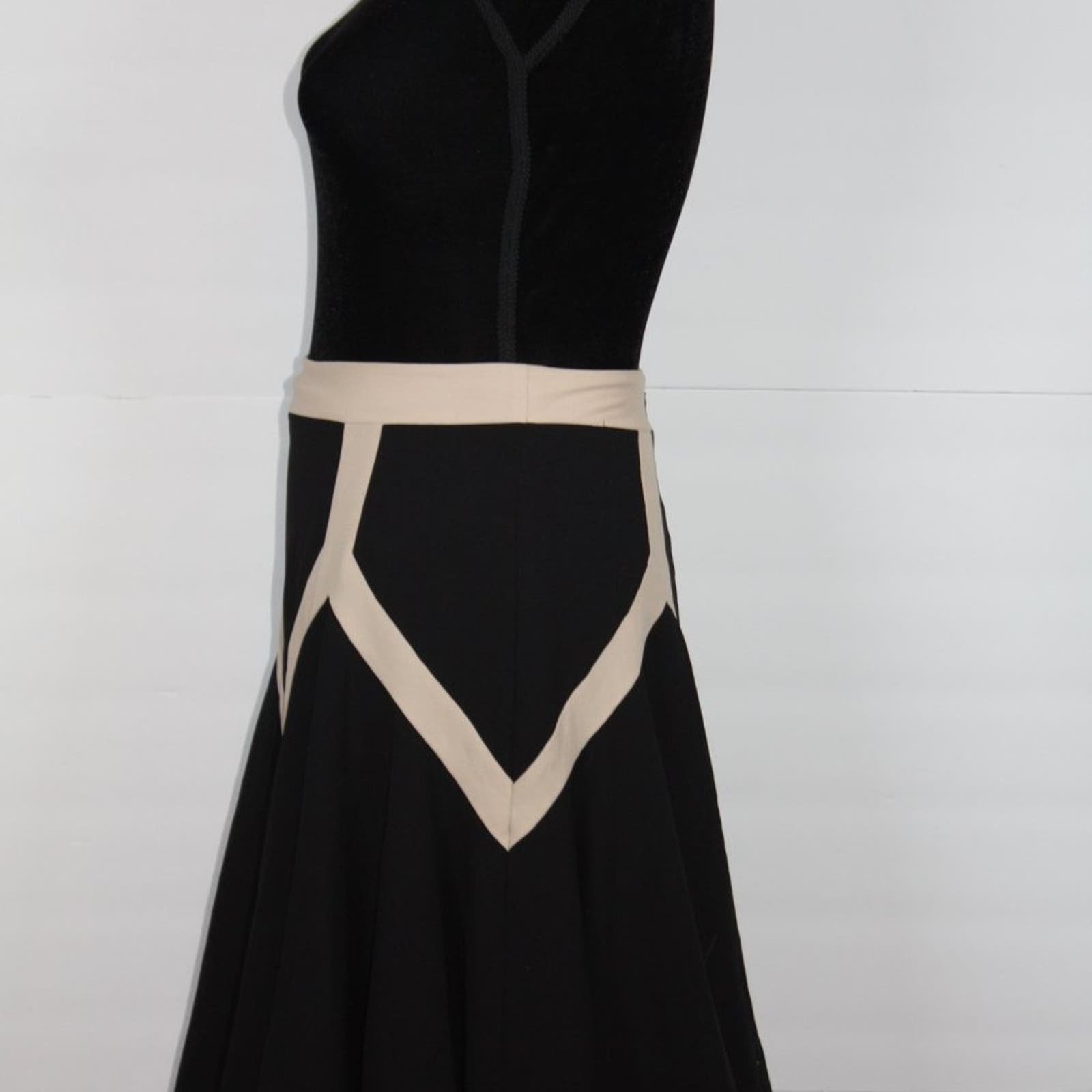 Latest  Leifsdottir Black Skirt with Geometric Design Size 4 oyL2ekCYn just for you