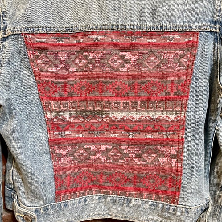 High quality American Eagle Tribal Embroidered Denim Jacket Size Medium p2pN5Sg5n Outlet Store
