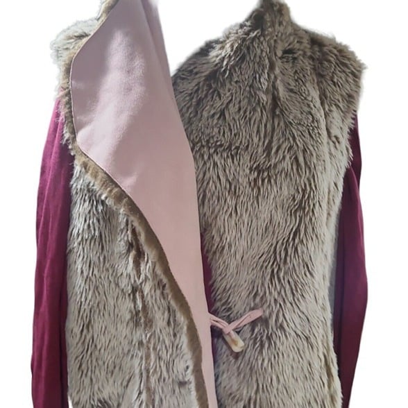 Simple Blush Pink Suede and Faux Fur Sleeveless Vest. iE6gf5FAG Low Price