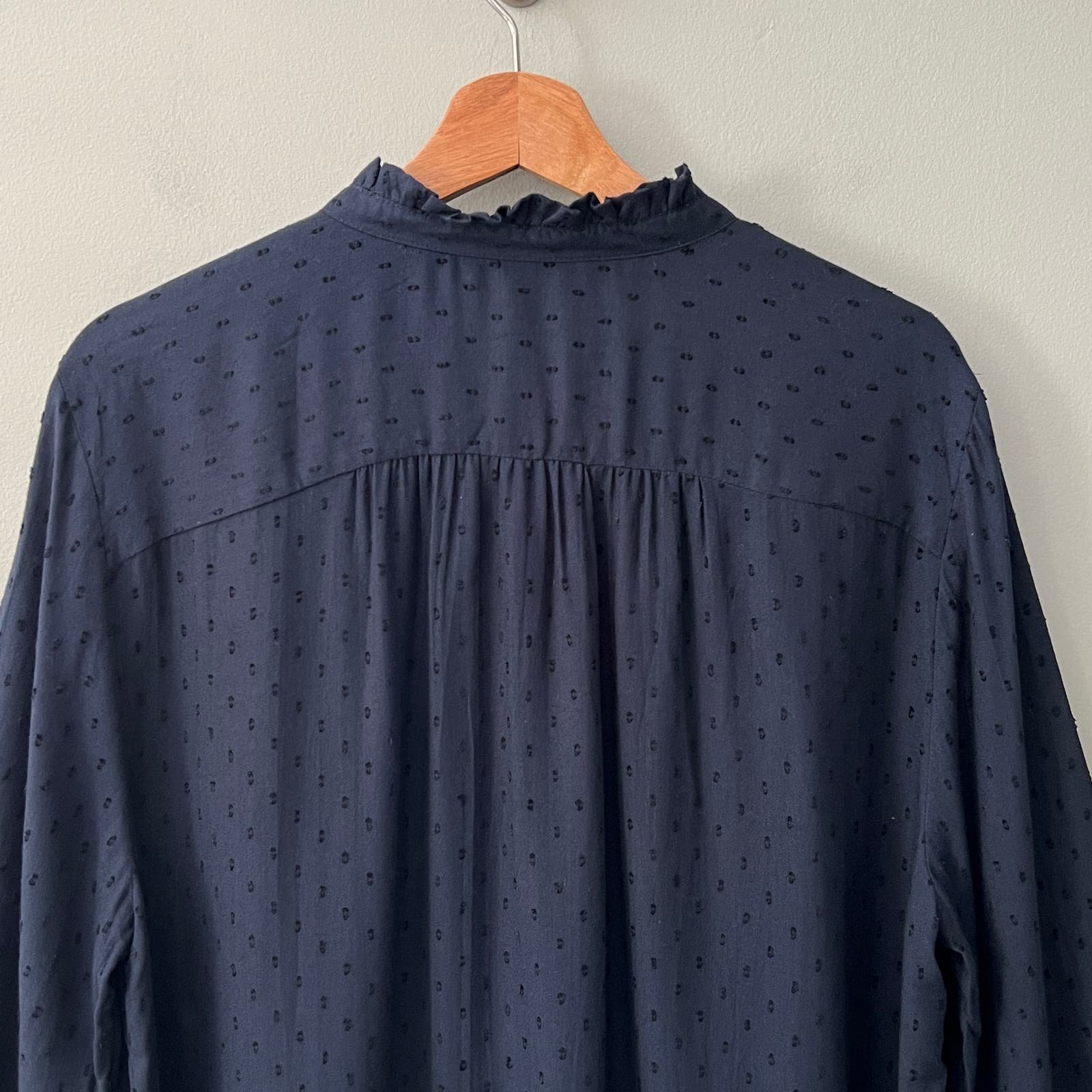 Elegant Loft Long Sleeve Button Down Ruffle Neck Dotted Shirt Size XL Blue m0kGEHNlR Zero Profit 