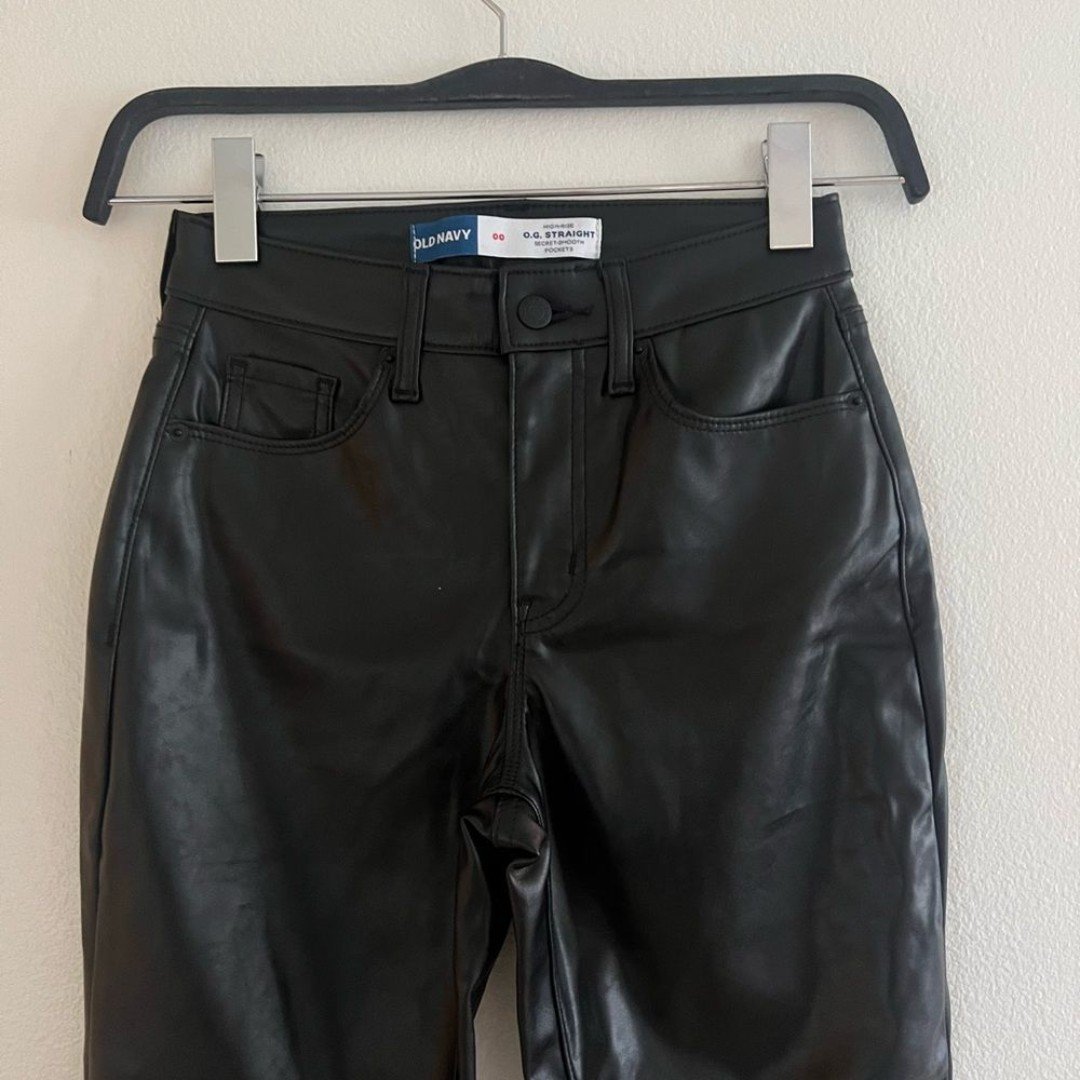 Popular Old Navy High Rise O.G. Straight Faux Leather Pants Size 00 H7s5d0gyM on sale